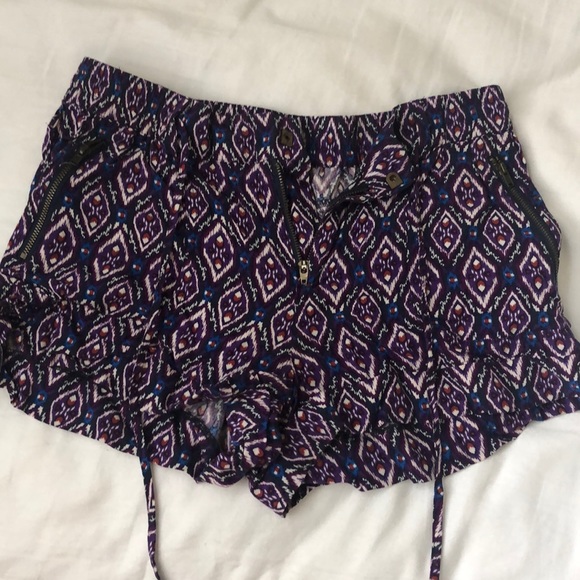 Purple Patterned Shorts w/ Pockets - Picture 2 of 3